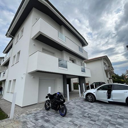 Villa Borghesi Suites Fronte Mare Rimini Extérieur photo