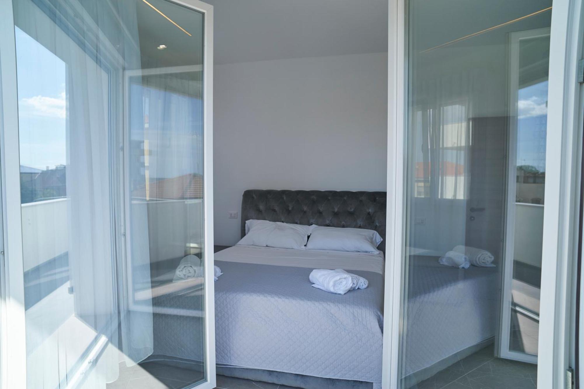 Villa Borghesi Suites Fronte Mare Rimini Extérieur photo