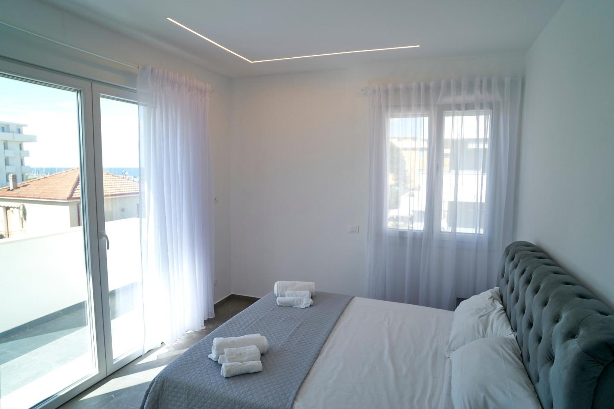 Villa Borghesi Suites Fronte Mare Rimini Extérieur photo