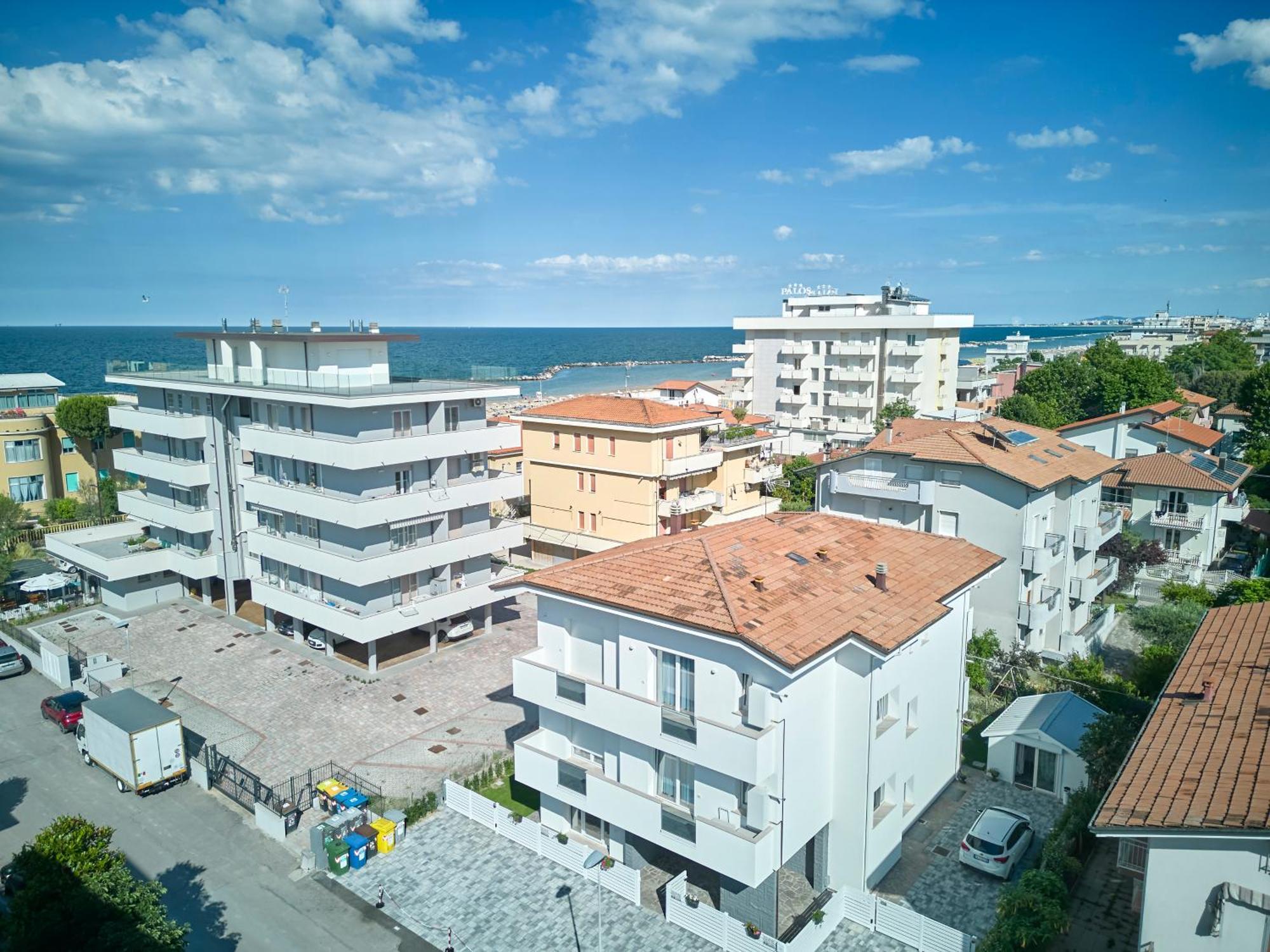 Villa Borghesi Suites Fronte Mare Rimini Extérieur photo