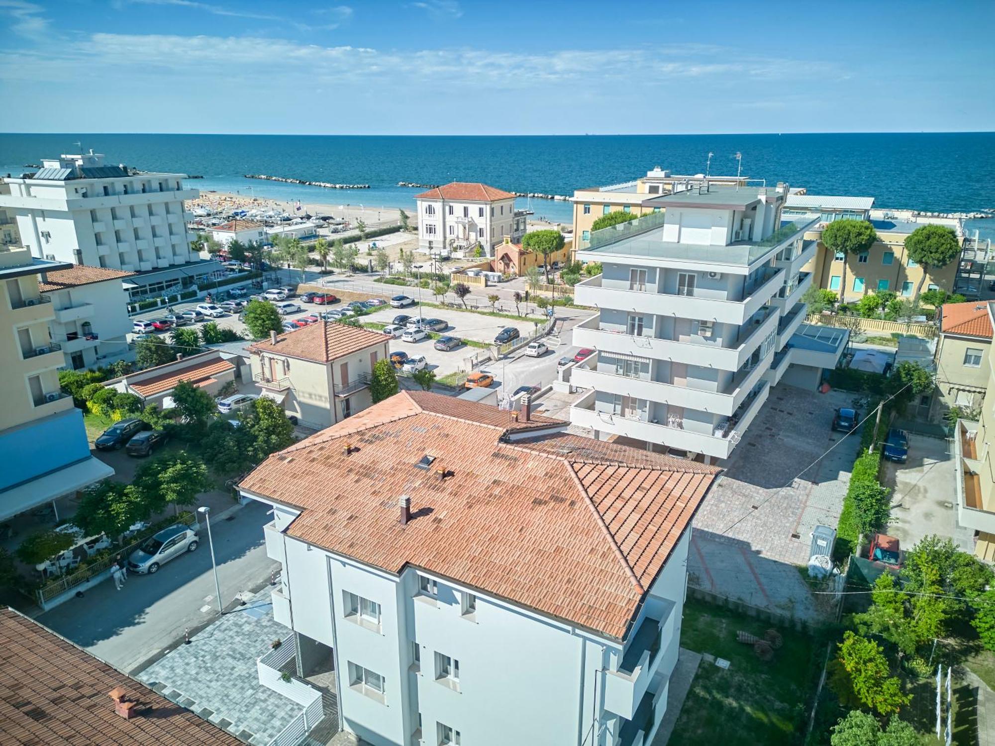 Villa Borghesi Suites Fronte Mare Rimini Extérieur photo