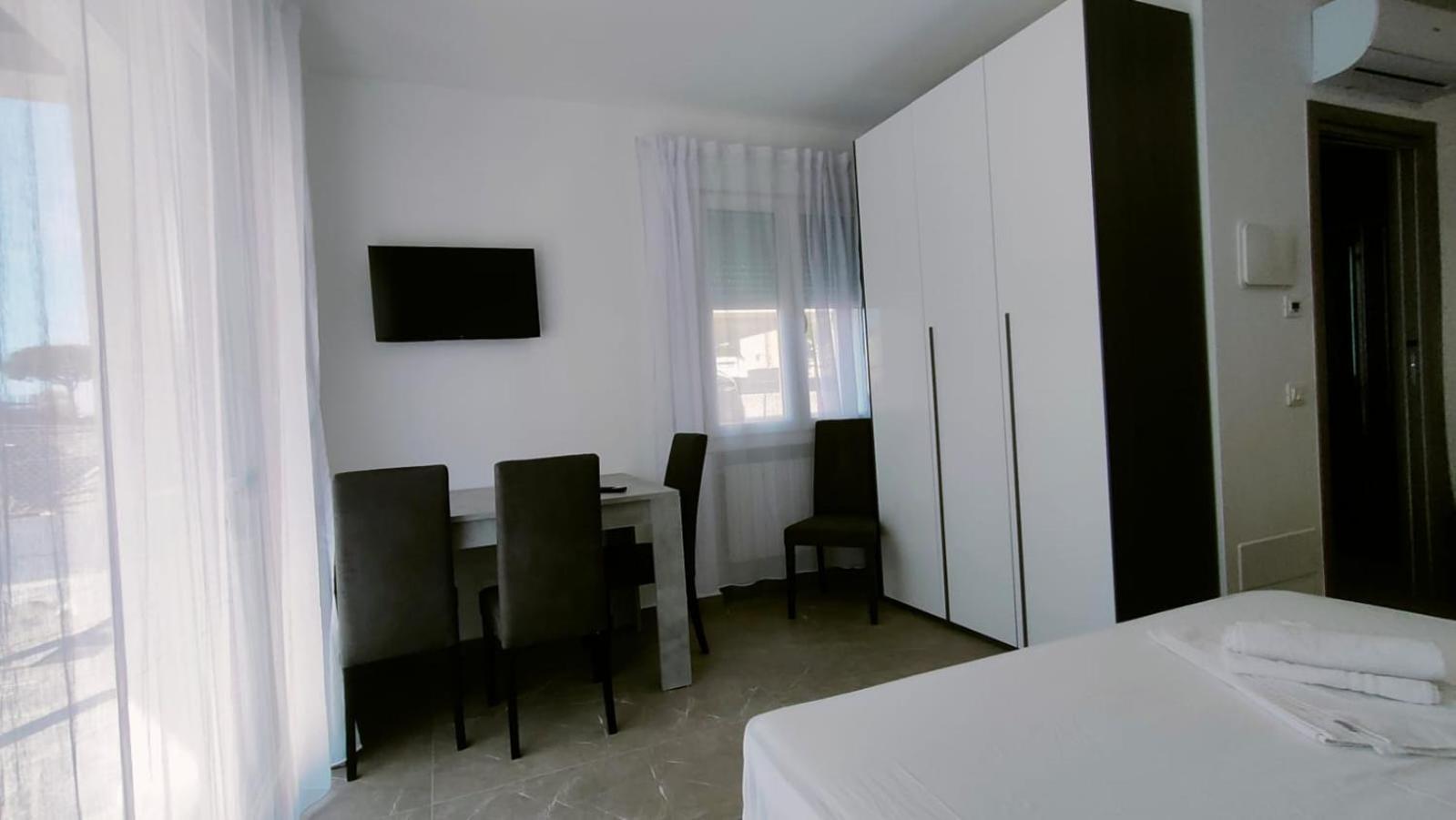 Villa Borghesi Suites Fronte Mare Rimini Extérieur photo
